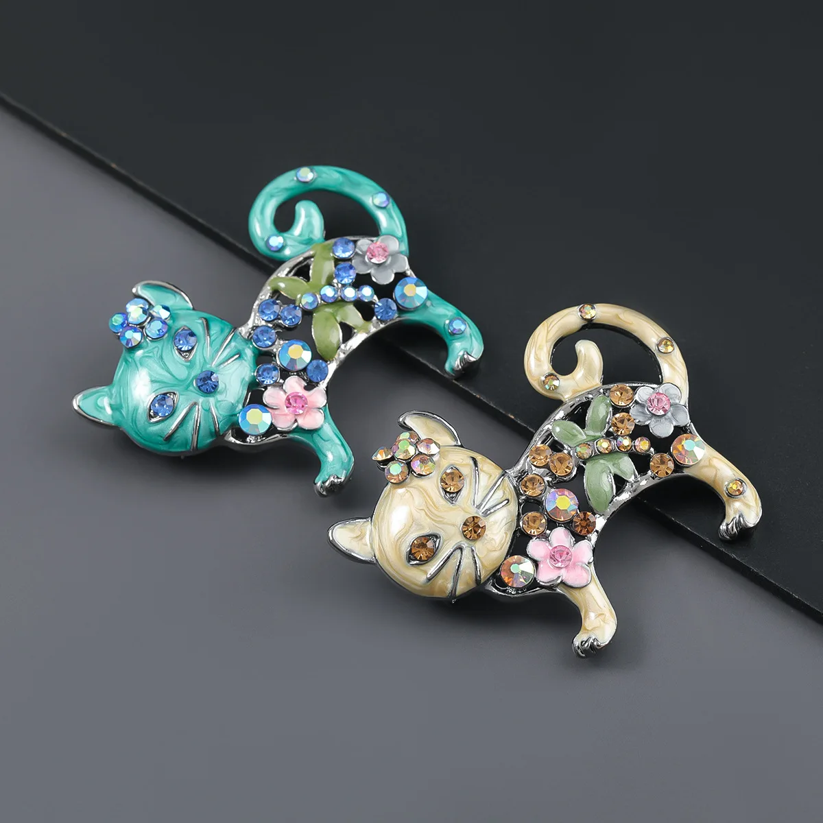 

2021 Popular Alloy oil drop inlaid with diamond girl's lovely Brooch, As picture