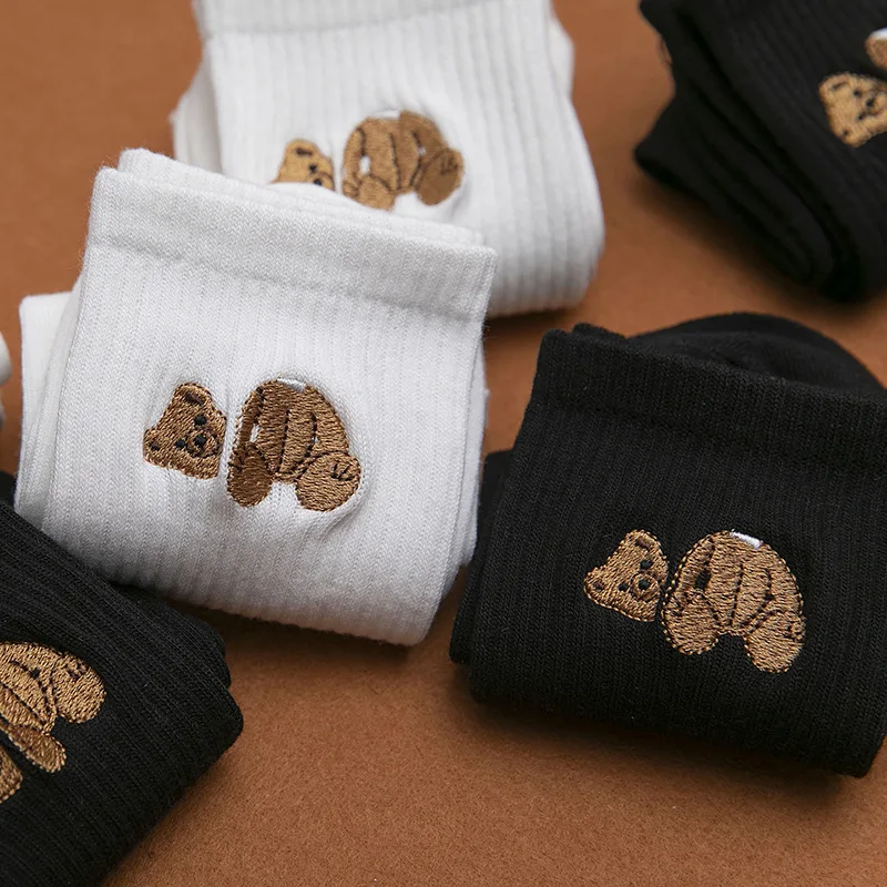 

2021 Summer New design fashion popular solid color custom design embroidery logo cotton women crew sports socks