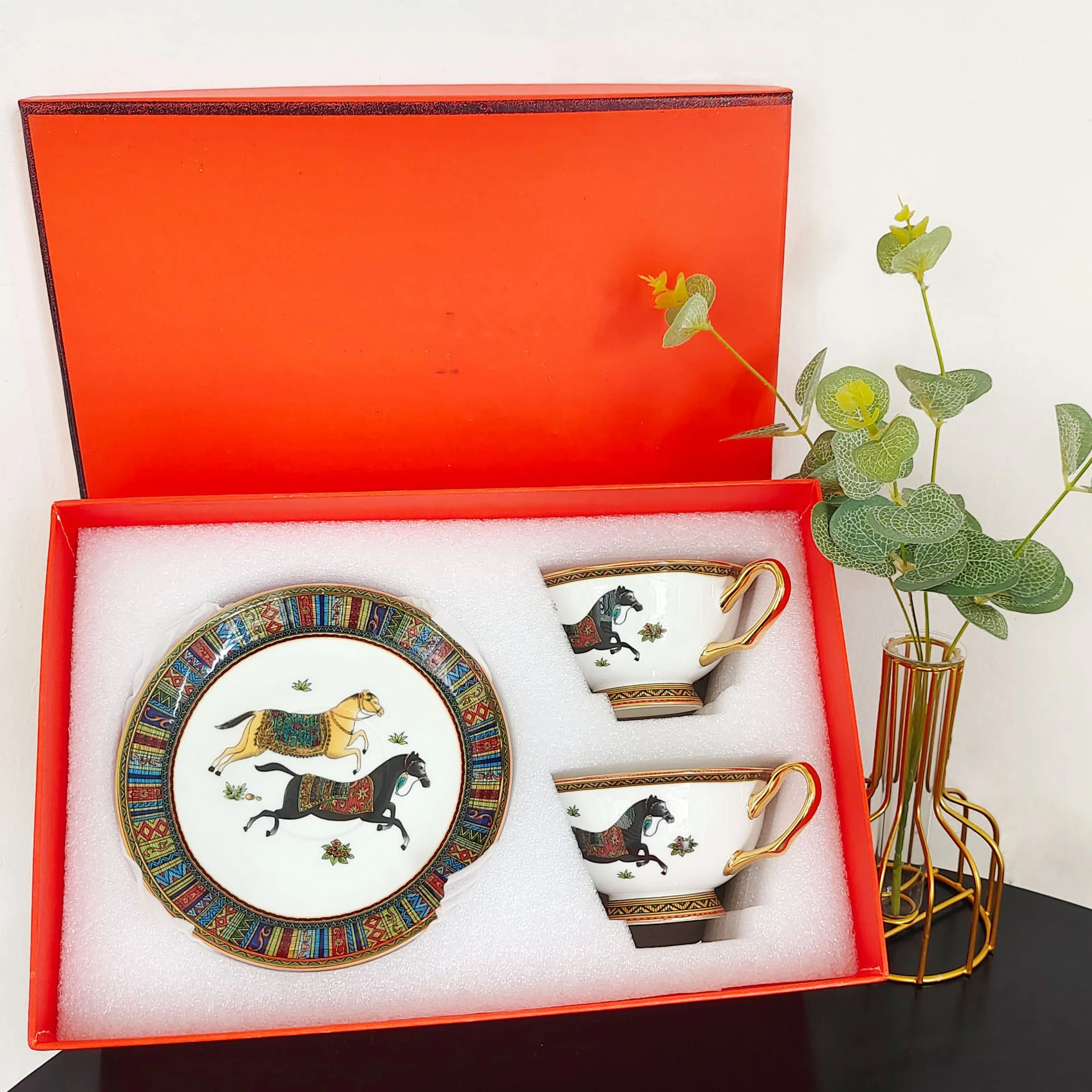 

Restaurant ceramic gold tea cup sets luxury bone china coffee cup with saucer, As the photos