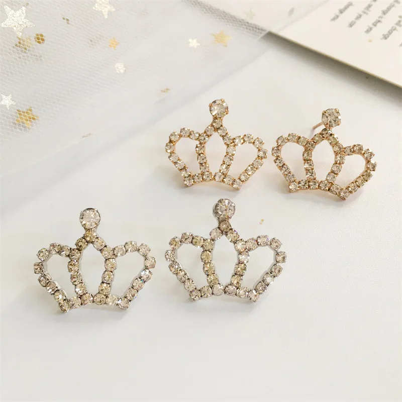 

Wholesale Gold Plated Alloy Diamond Small Stud Earrings Simple Zircon Hollow Crown Earring For Women aretes de ojos