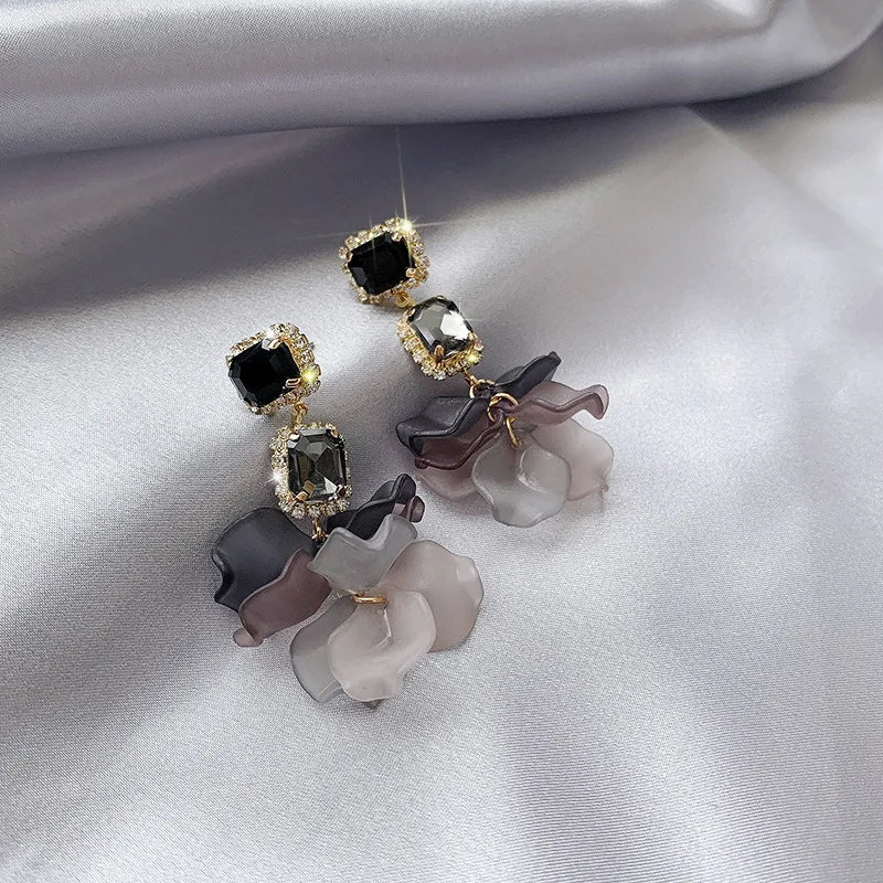 

Acrylic petals rhinestone geomatary square earrings