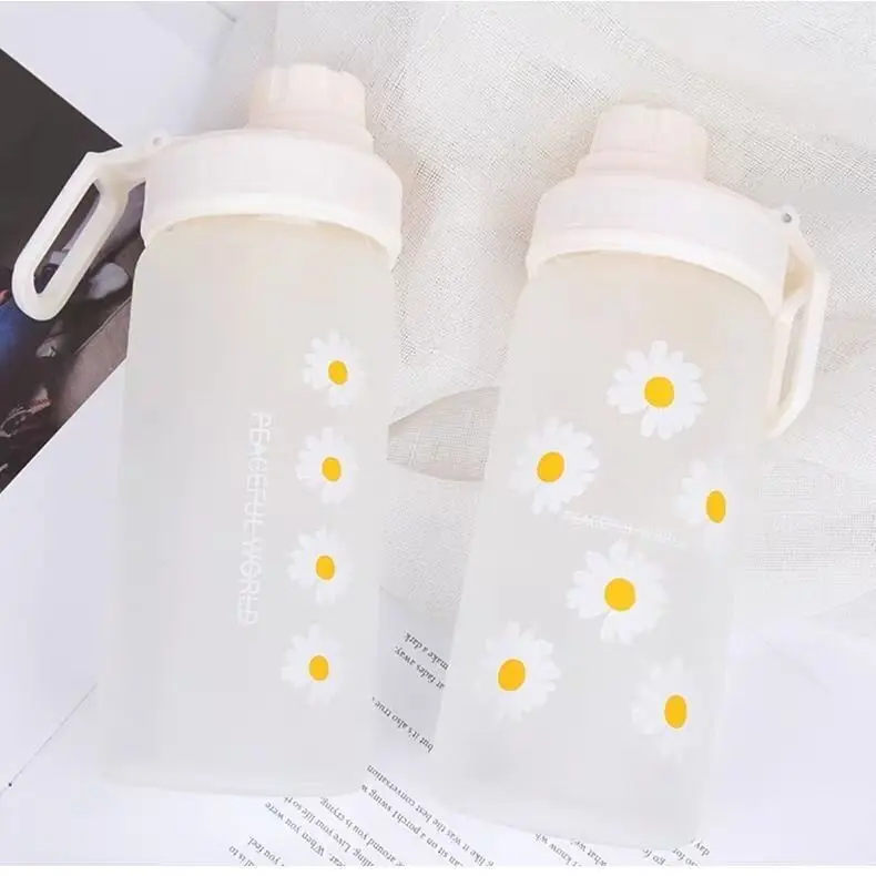 

Popular Straw frosted plastic cup trendy fashion cup 500ml, White