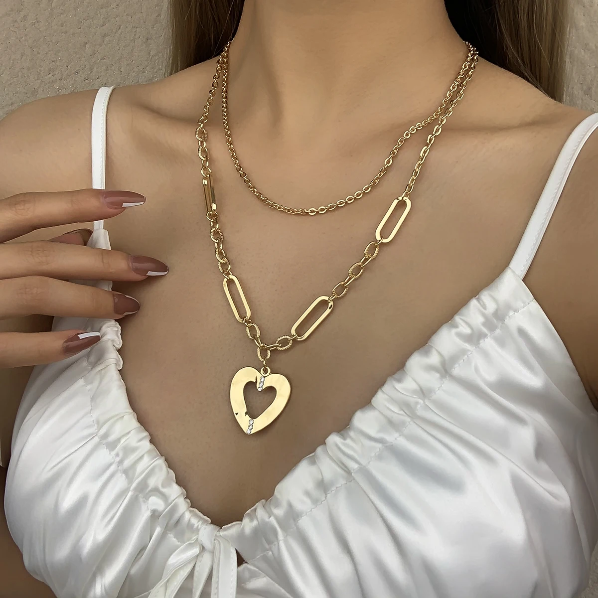 

2021 New Arrival Gold Plated Figaro Link Chain Layered Love Heart Pendant Statement Necklace Jewelry