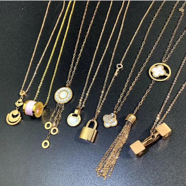 

Korean titanium steel necklace clavicle chain fashion rose gold titanium steel chain pendant sweater chain