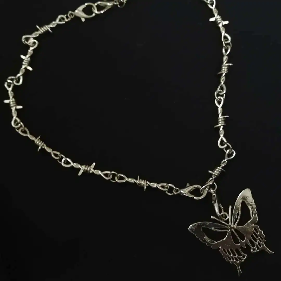 

New Design Punk Thorns Chain Jewelry Exquisite Butterfly Heart Pendant Necklace Silver Color Beautiful Butterfly Party Necklace