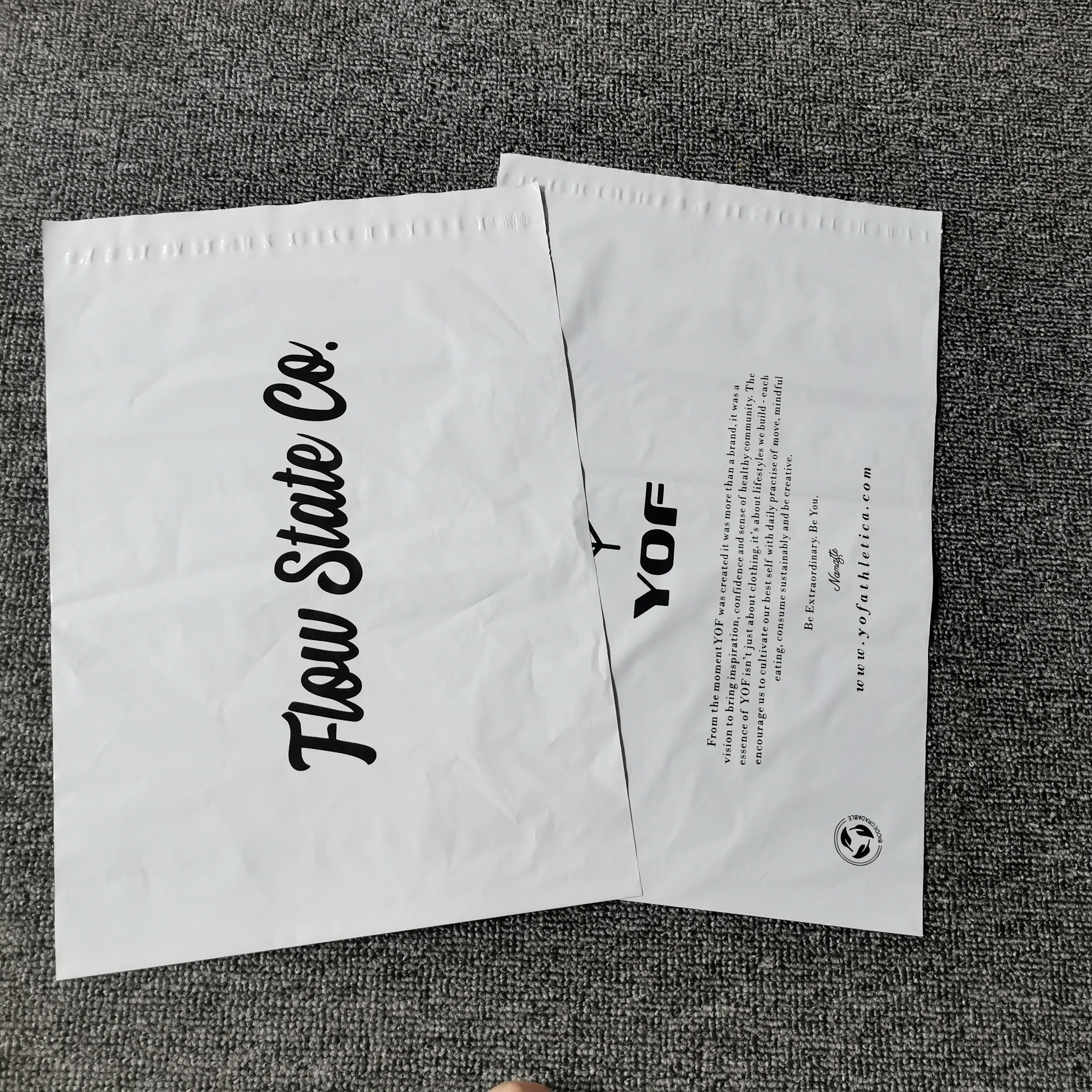 

Custom Logo Self-sealing Mailer Express Poly Mailing Bags for Clothing Shipping