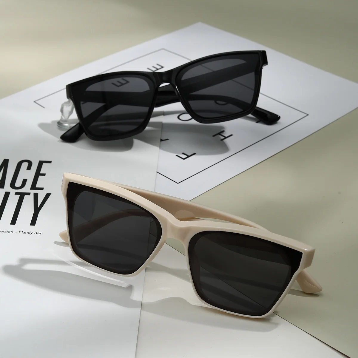 

Lmamba Fashion Beach Rivets Square Sun Glasses 2021Tortoiseshell Sunglasses Women Retro Clssic Shades Sunglasses