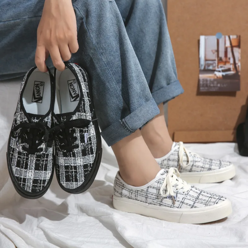 

Wholesale White Canvas Upper Rubber Sole Women Casual Sports Shoes, White/black