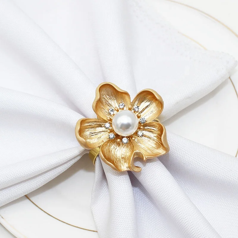 

Pearl Flower Napkin Rings Matte Gold Metal Holder for Family Gathering Dinners Holidays Dining Table Decor HWF63