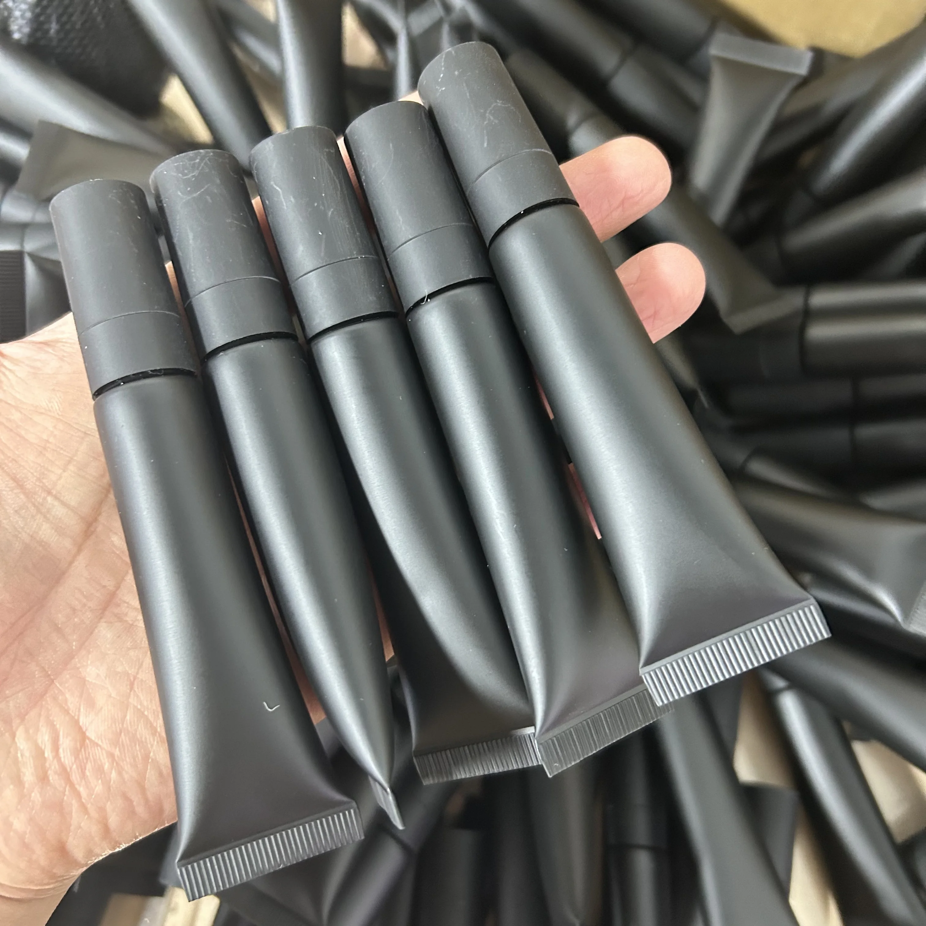 Private Label Black Tube Vegan Lip Filler Instant Tingle extreme Lip Plumper