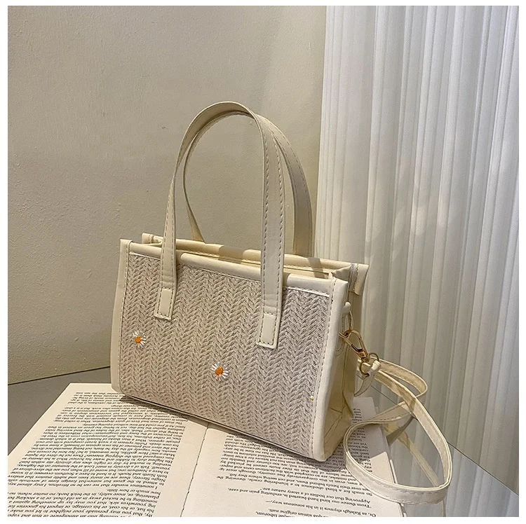 

Summer small bag female 2022 new fashion portable straw woven bag small fresh girl Style Lace One Shoulder Messenger Bag
