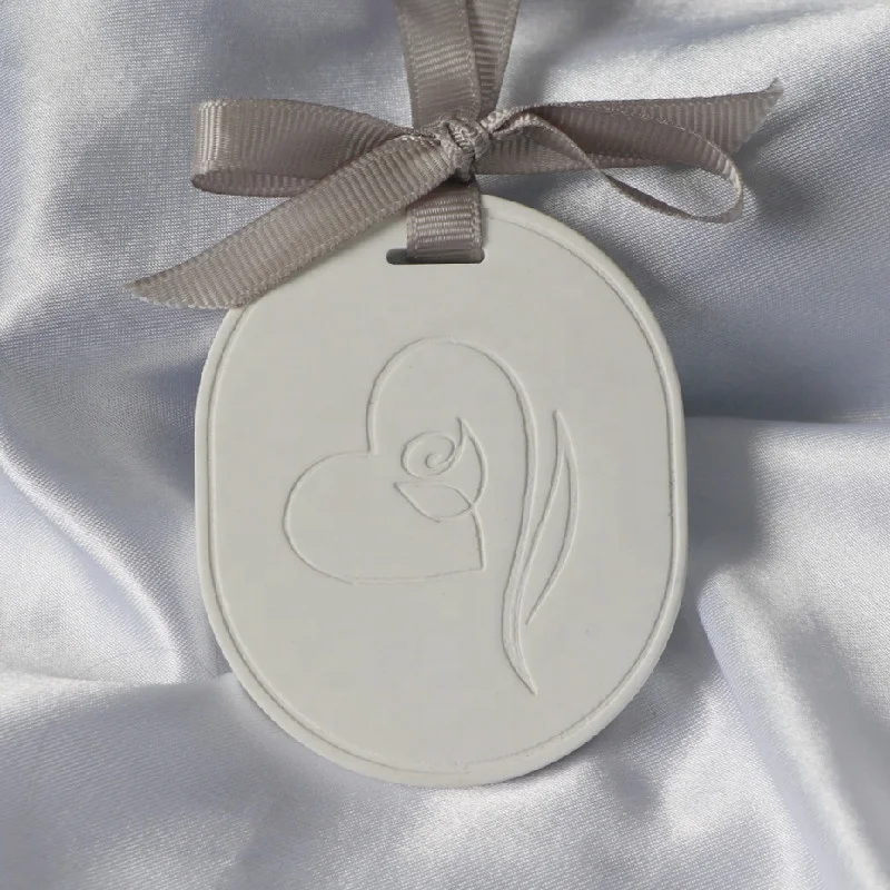 

Logo Customized Hanging Oval Scented Ceramic Aromatherapy Essential Oil Diffuser Plaster, White