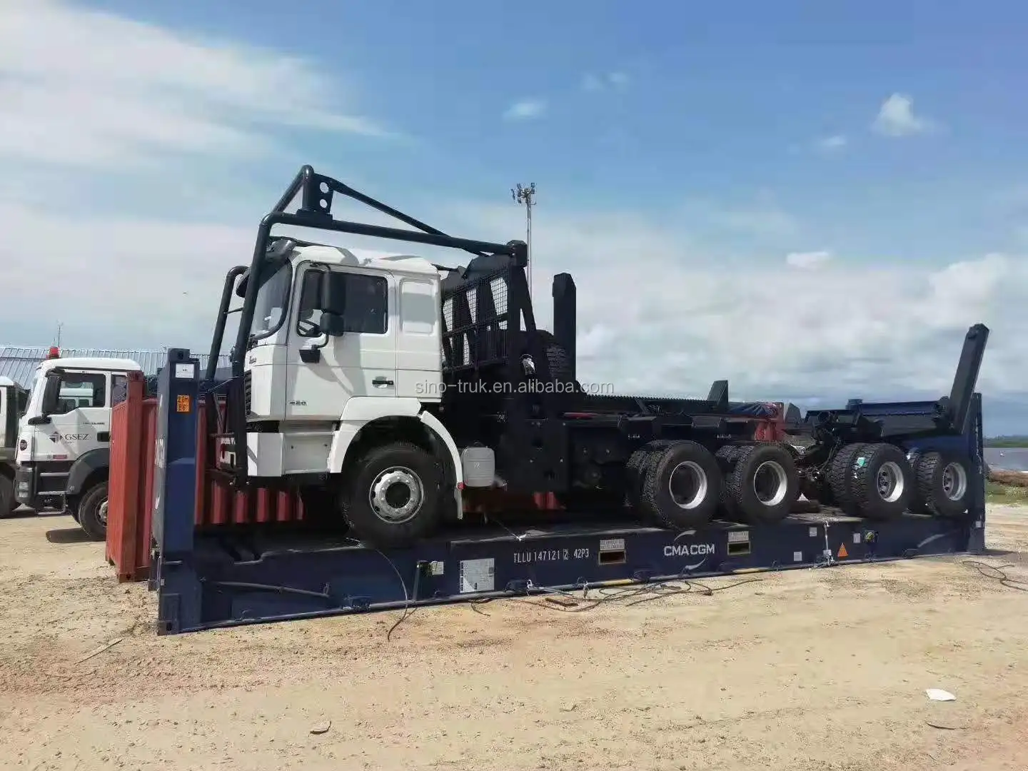 6x6 Sinotruk Howo Wood Transportation Truck Log Carrier Truck In Forest