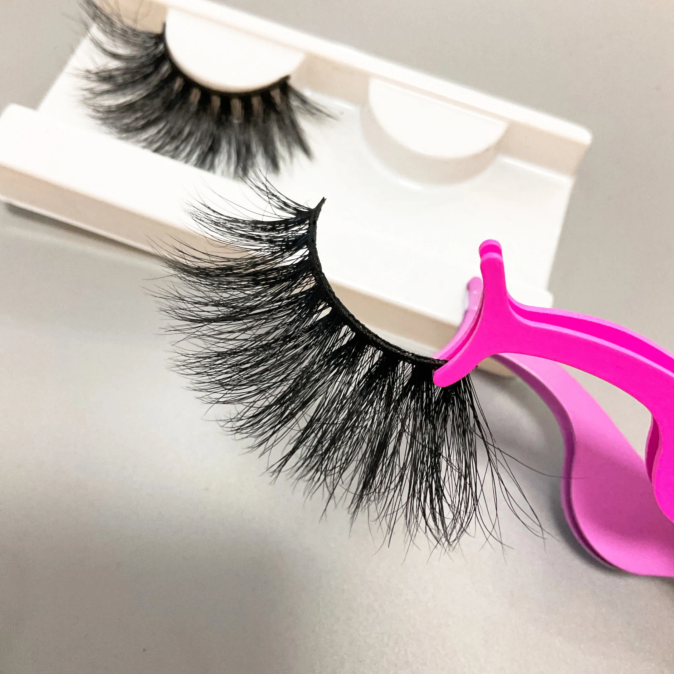 

Bulk Price Custom Eyelash Packaging Private Label Wholesale Fluffy Wispy 3D 25mm Mink Eyelashes Vendor, Black