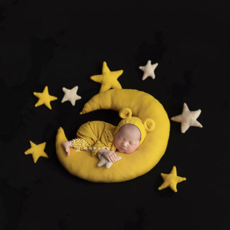 

Posing stars and moon newborn photography props knitted moon star Posing toy photography decoration Bean bag background Biscuit