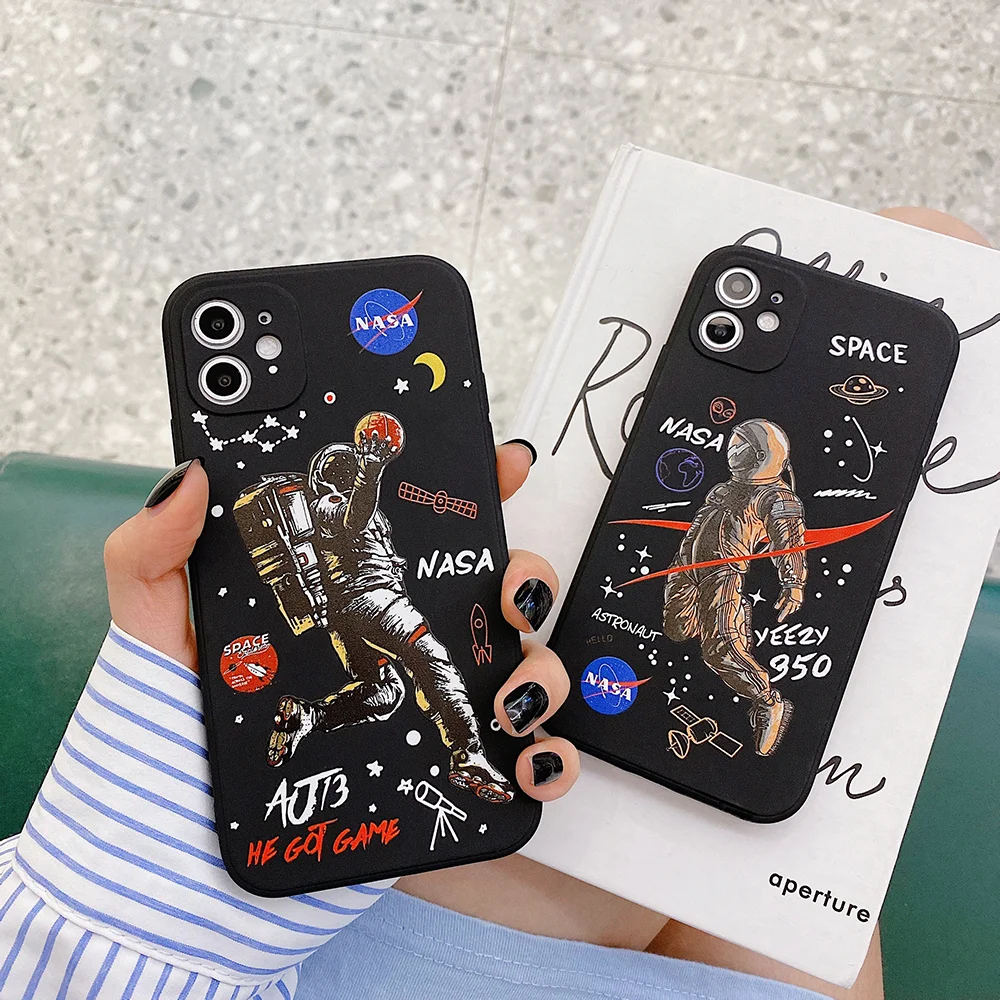 

Astronaut Style Phone Case For iPhone 12 11 Pro Max XR XS Max X 7 8 Plus SE 2020 12Mini 12Pro 11 Graffiti Cover