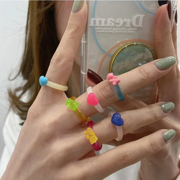 

2PCS Heart Bear Shaped Resin Ring For Women Vintage Colorful Small Cute Acrylic Rings 2021 Statement Design Finger Plastic Ring