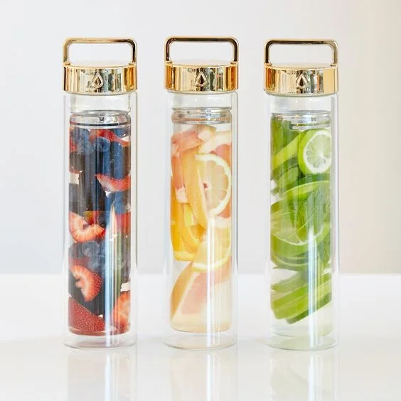 

Eco-Friendly glass fruit Herbs infused reusable bottle Wide Mouth water bottle with gold handle lid and stainless steel infuser, Customized color