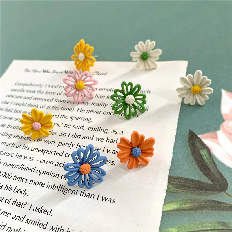 

JUHU 2021 summer simple frosted alloy ear buckle cute flower earrings Sen pure fresh matte lacquer daisy alloy jewelry for women, Gold