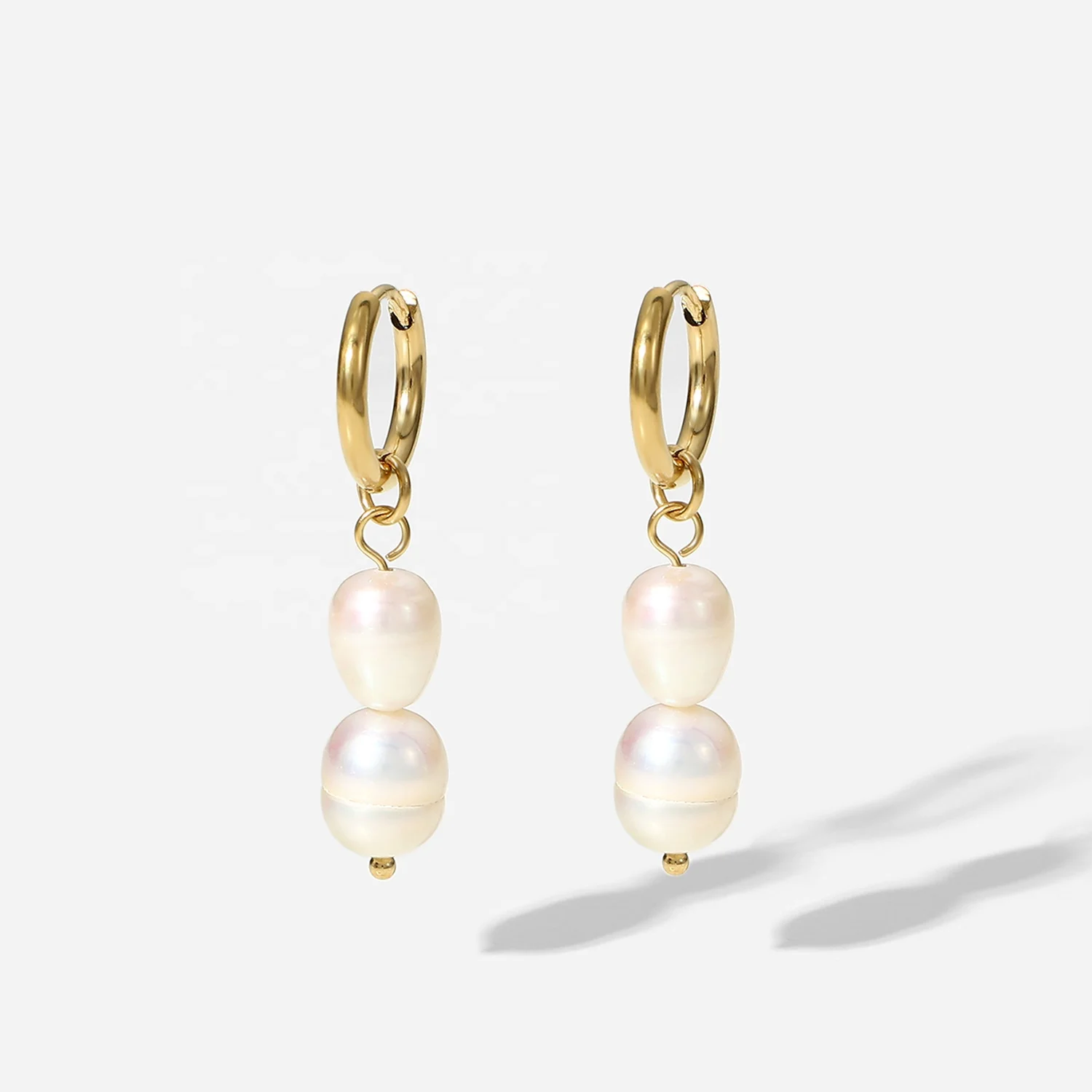 

Baroque Style 14K Gold Plated 2mm Hoop Pearl Earrings Geometric Stainless Steel Freshwater Pearl Huggie Earring for Women