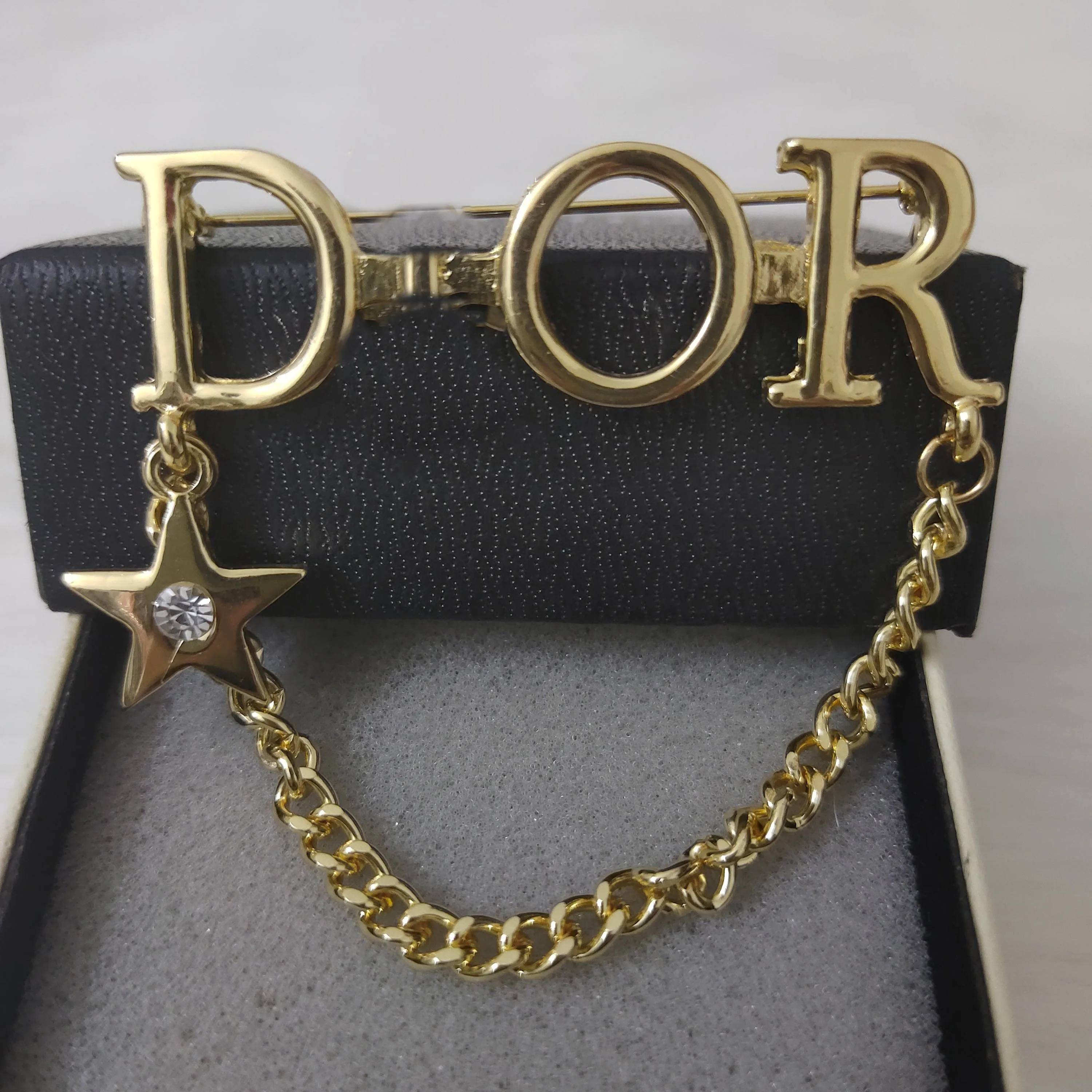 

Wholesale designer letter D and R gold fashion jewelry women brooch for party