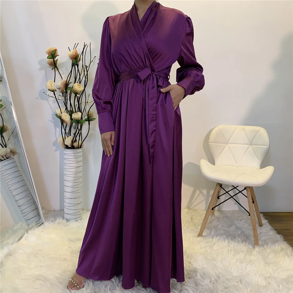 

2021 New Arrival Eye Catching Kaftan Style Muslim Dress Purple Long Sleeve Satin Waisted Women Abaya