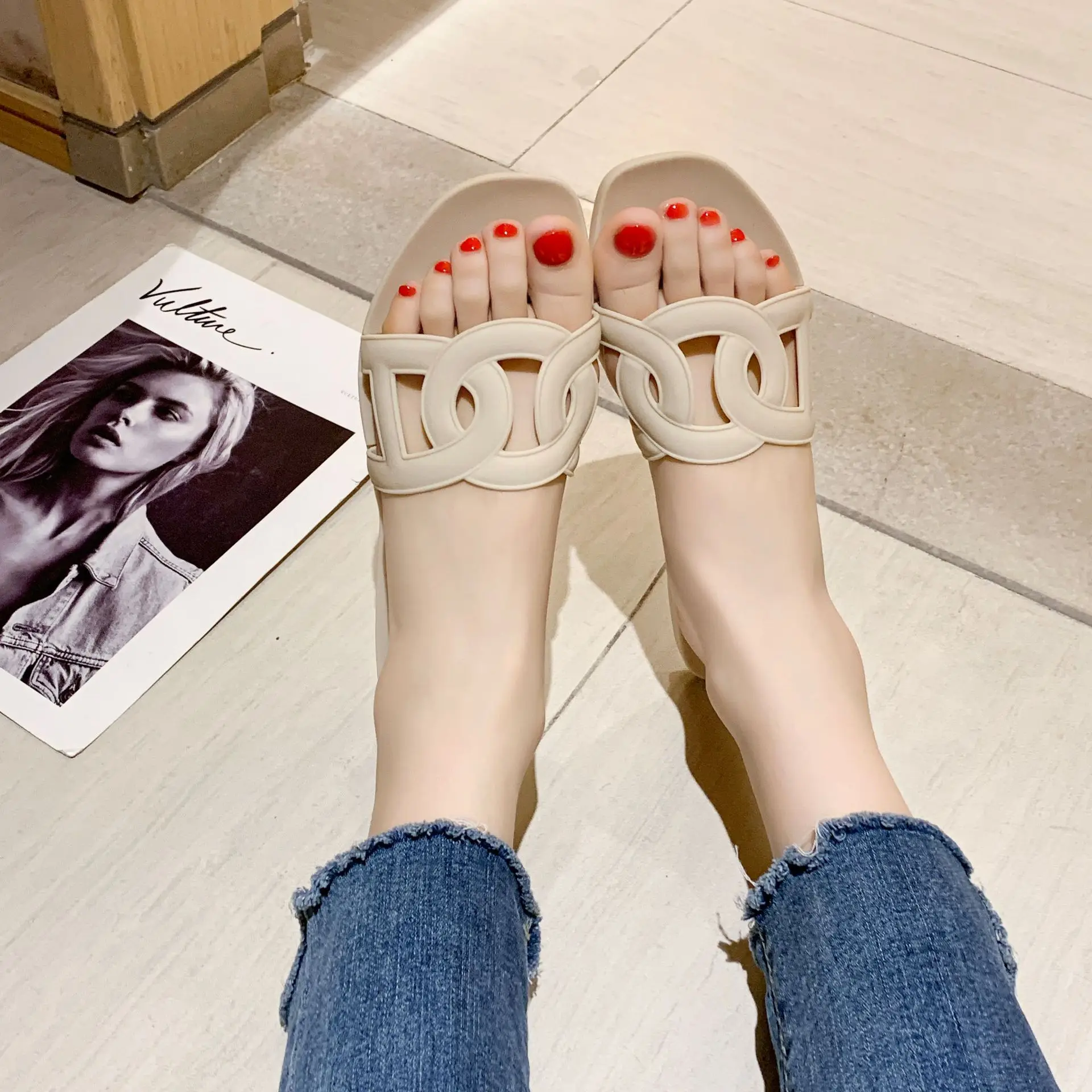 

2020 summer hot sale plus size women slippers jelly color flat shoes with flip-flops on top of them, Blue, green, black, beige, wine red
