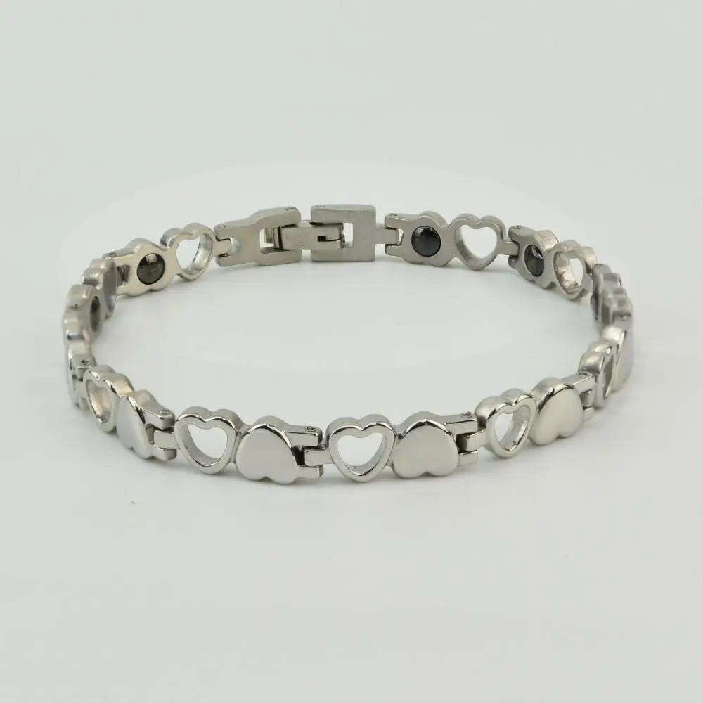 

Silver Tone Hugs and Kisses Stainless Steel Heart Stampato XOXO Bracelet