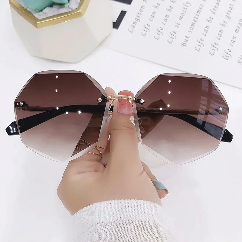 

2021 Brand design trendy UV400 Oversized Shades Sun glasses Sunglasses Women Female Lady Rimless sunglasses, Mix color or custom colors