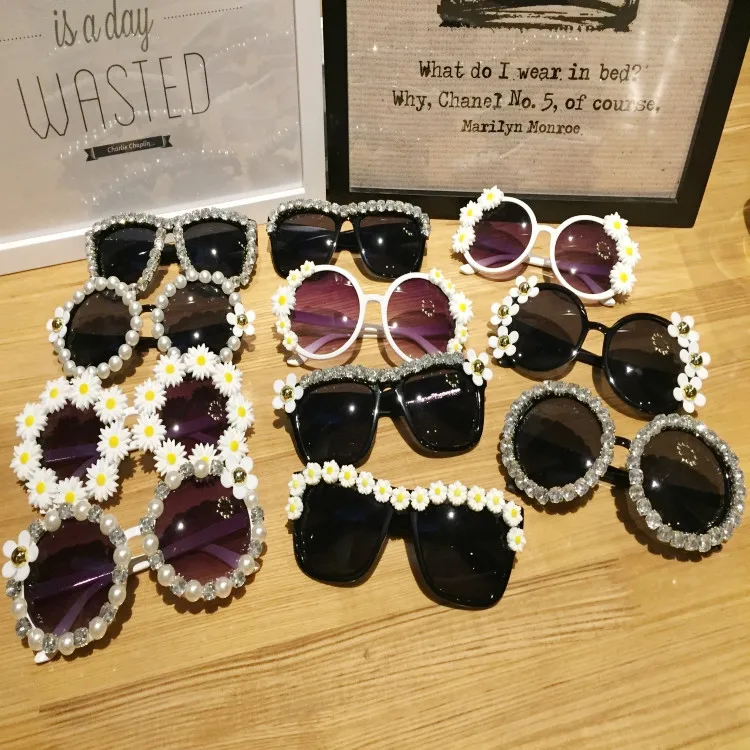 

SKYWAY Fashion Women Sunglasses Crystal Diamond Handmade Round Eyewear UV400 Lens Flower Design Summer Sun Glasses For Female