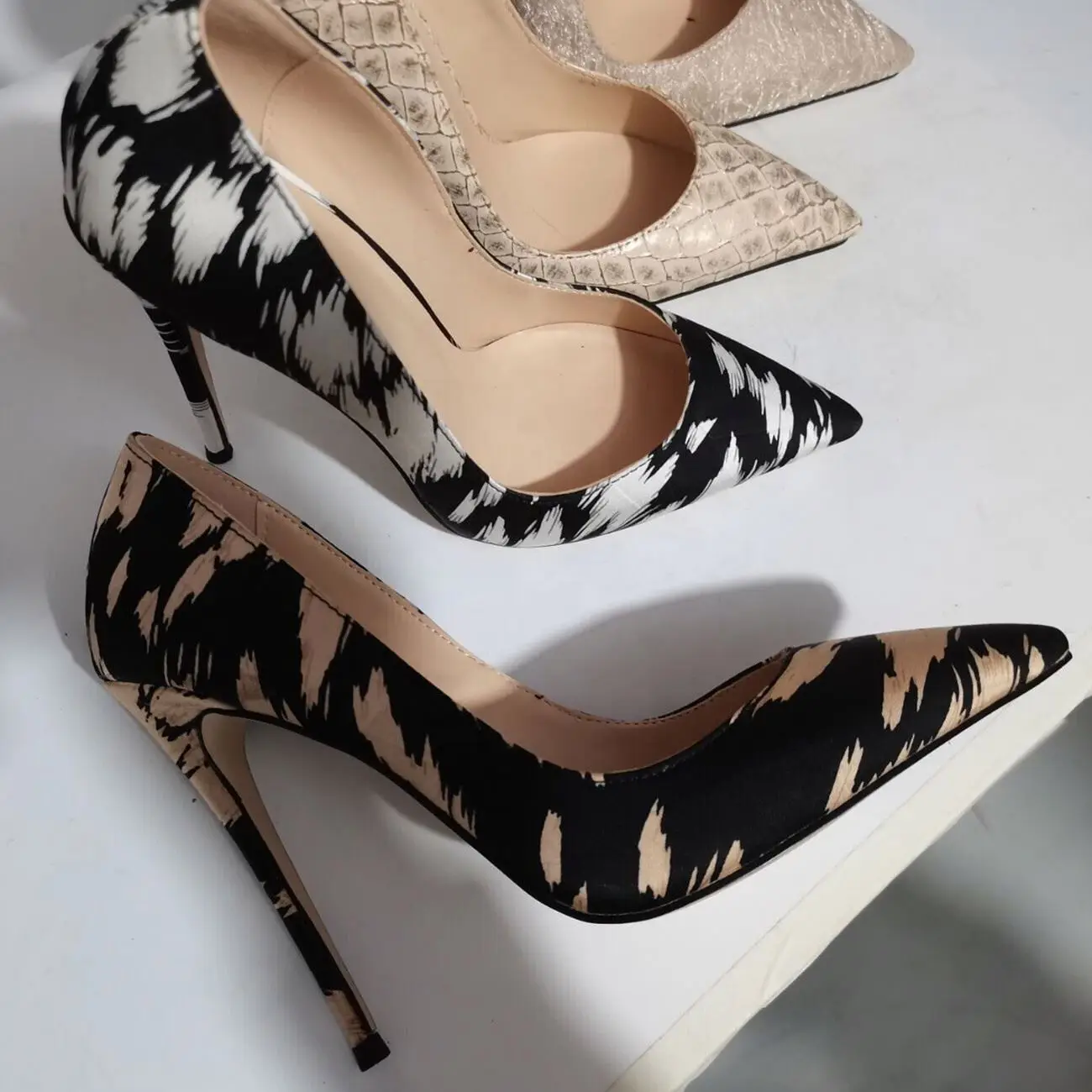 

Colors Cloth High Thin Heels Dress Big Size 47 Women Shoes Leisure Style Women Pointed toe Office Ladies Working Heels Shoes, Black and white black coffee color