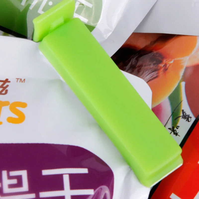 plastic sealing clip (8)