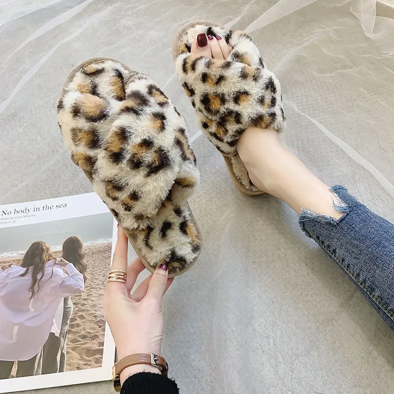 

Wholesale plush slippers latest design slippers leopard soft indoor and outdoor female faux fur slippers, Beige, brown, gray, pink