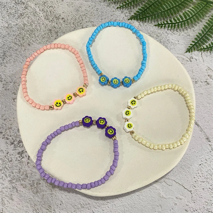 

Summer Fashion Simple Rice Beaded Bracelet Small Daisy Smiley Acrylic Bracelet, Picture shows