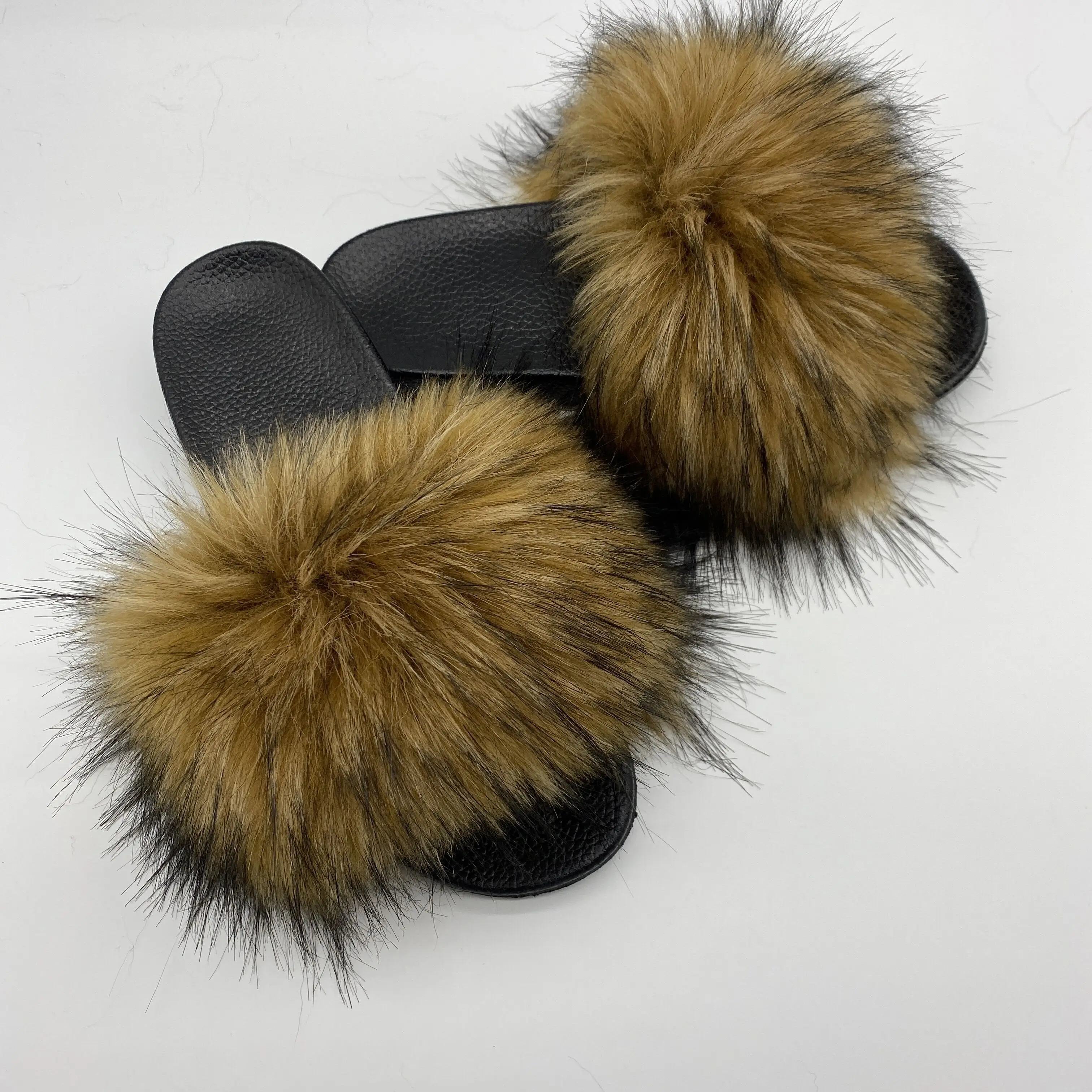 

Wholsale Custom Super Fluffy Furry Faux Fur Slides For Women, Can be customized