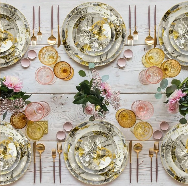 

Floral Design Europe Style Wedding Bone China Dinner Plates with Gold Rim, Customized