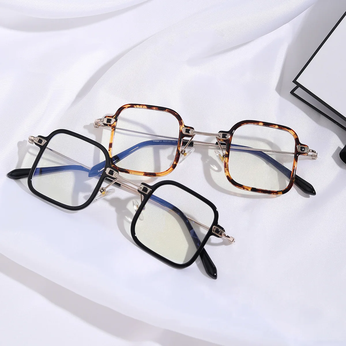 

2021 New Fashion Blu-Ray Square Small Frame Retro Flat Mirror Acetate Metal Square Optical Frame Eyewear Glasses