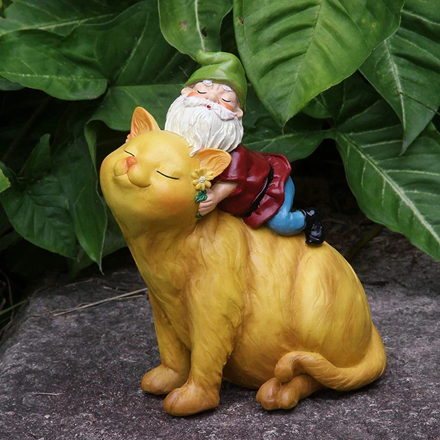 Resin Garden Gnome With Cat Statue Outdoor Yard Christmas Decoration