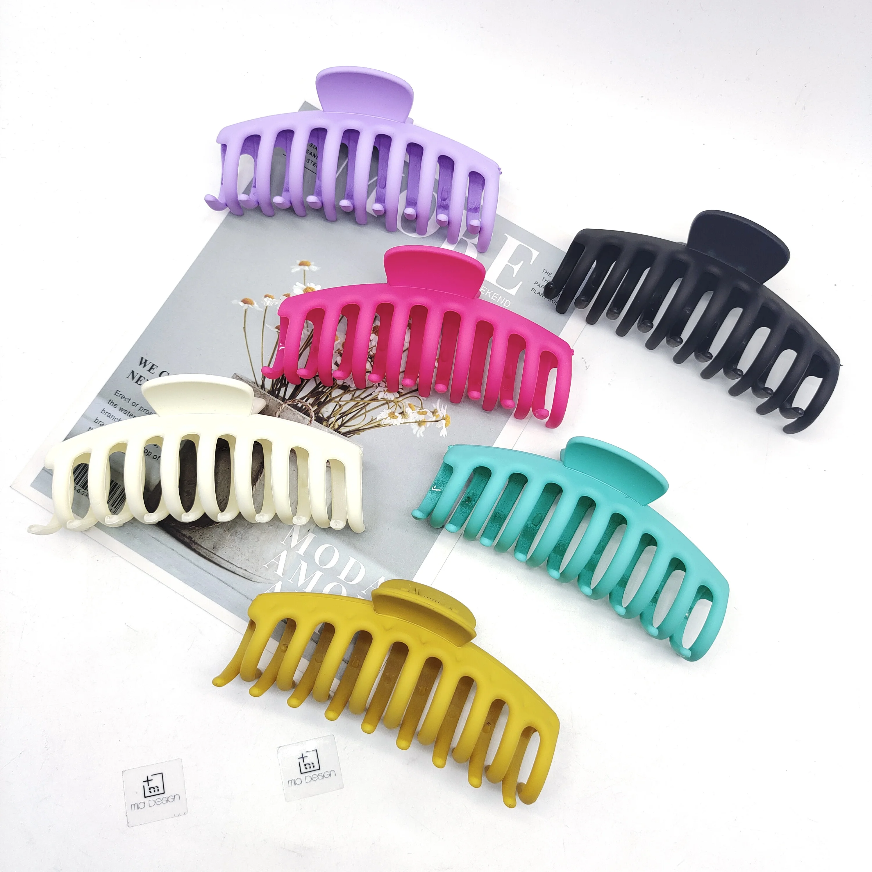

MIO Hot Selling 11cm Big Size Colorful Plastic Hair Claw Clip High Quality Frosted Color Claw Clip For Women Girls