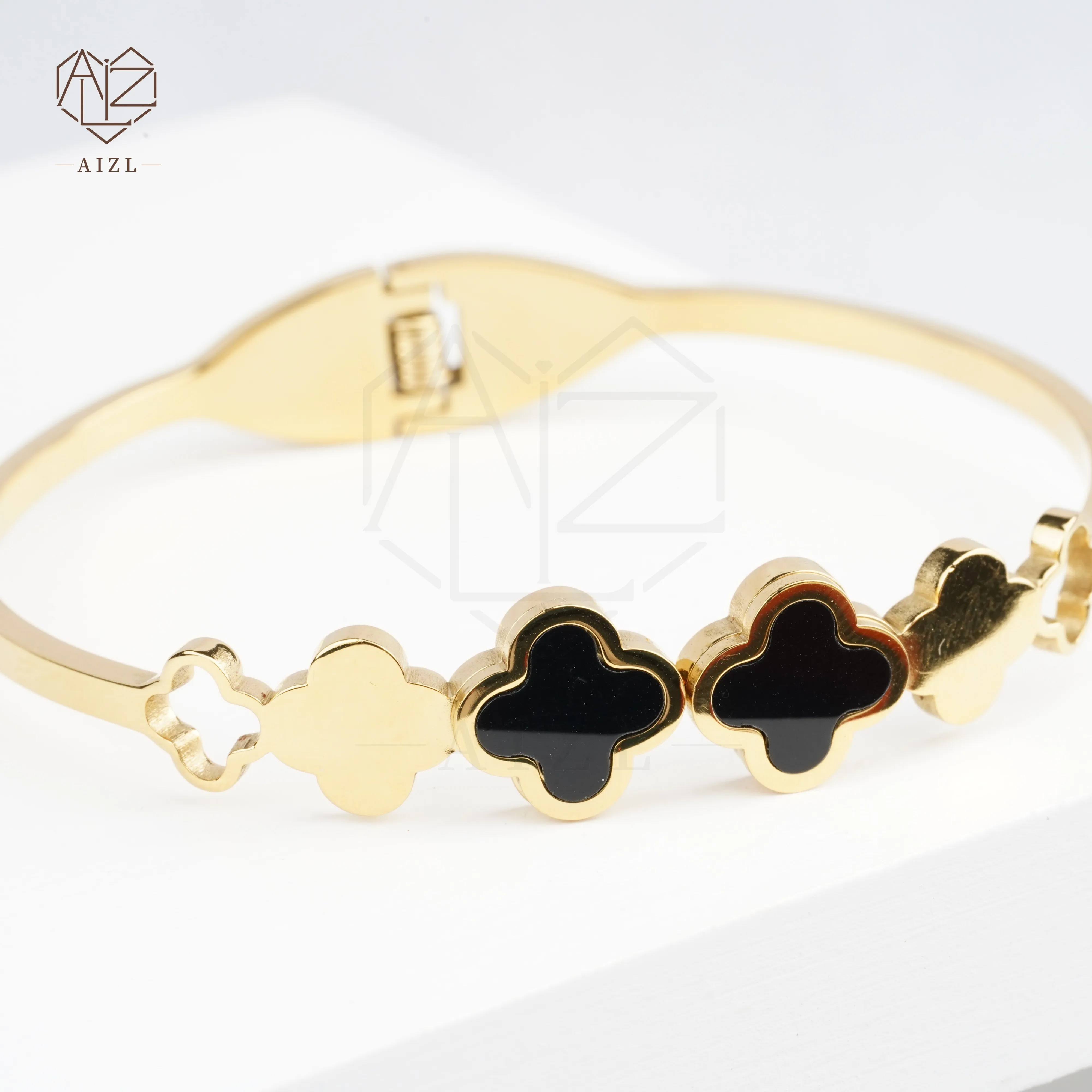 

AIZL fashion simple lucky stainless steel bracelet four-leaf clover plated 18k gold titanium steel bracelet for women