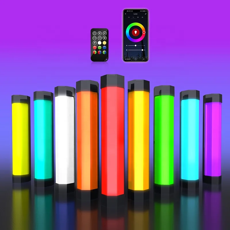 

LUXCEO P200 6W 500LM Remote App Control IP67 Waterproof Magnetic Photography Equipment Handheld Full Color RGB LED Video Light