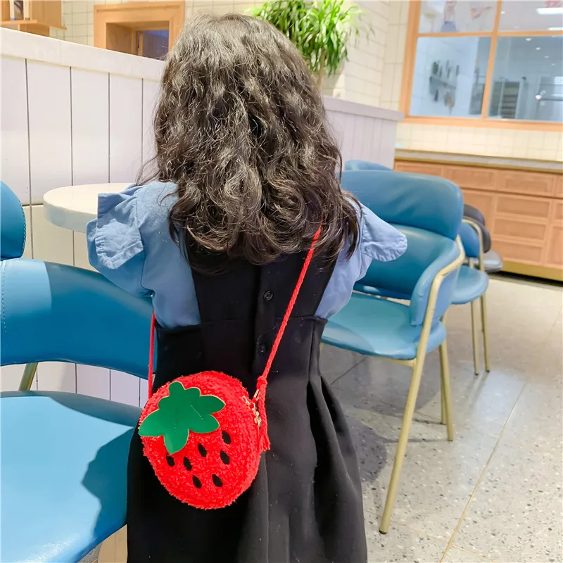 

New Toddler mini strawberry baby girl coin purse dratini plush Cartoon children mini Cute Kid strawberry Shoulder messenger bag, 3 colors