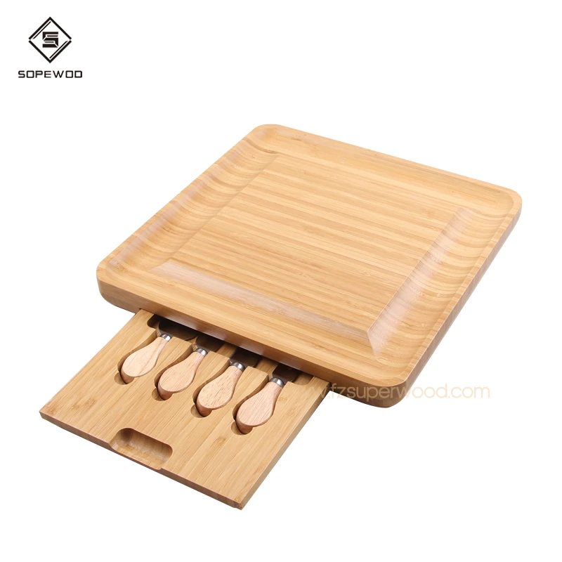 

SOPEWOD hot sale premium custom logo cheese bamboo wood cutting board with cutlery set