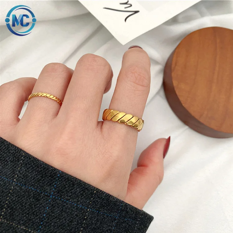 

2021 Trendy Simple Diagonal Stripe Twist Open Finger Ring Female Stainless Steel 18K Gold Filled Rings, As the picture