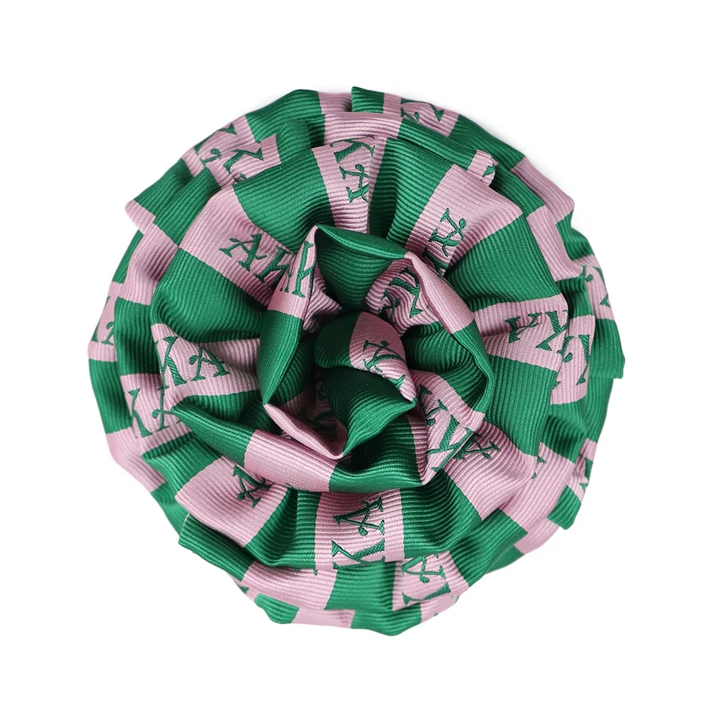 

Fashion Green Pink Striped Custom Logo Polyester Jacquard Luxury Designers Lapel Sorority Pins Brooch