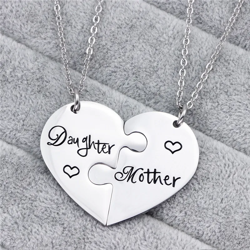 

Amazon Hot Sale Engraved Letter Mom Daughter Necklace For Mom Trendy 316L Stainless Steel Heart Mom Pendant Necklace Puzzle