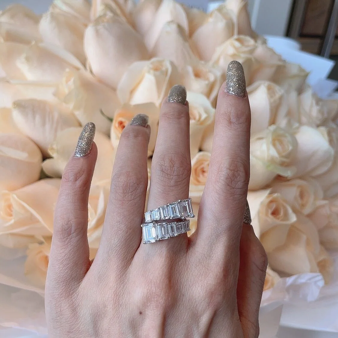 

Luxury Shinning Zircon Big Statement Rings For Women Personality Designer Fashion Jewelry Wholesale, Picture shows
