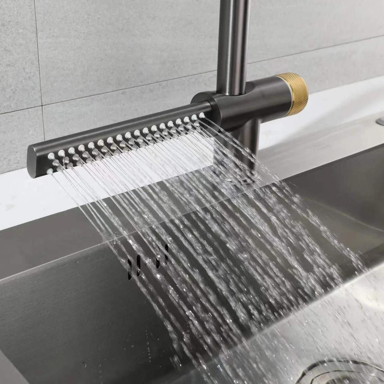 

Amazon Latest Design Gunmetal 304 Stainless Steel Rotatable Water fall Rainfall Sink Kitchen Faucet