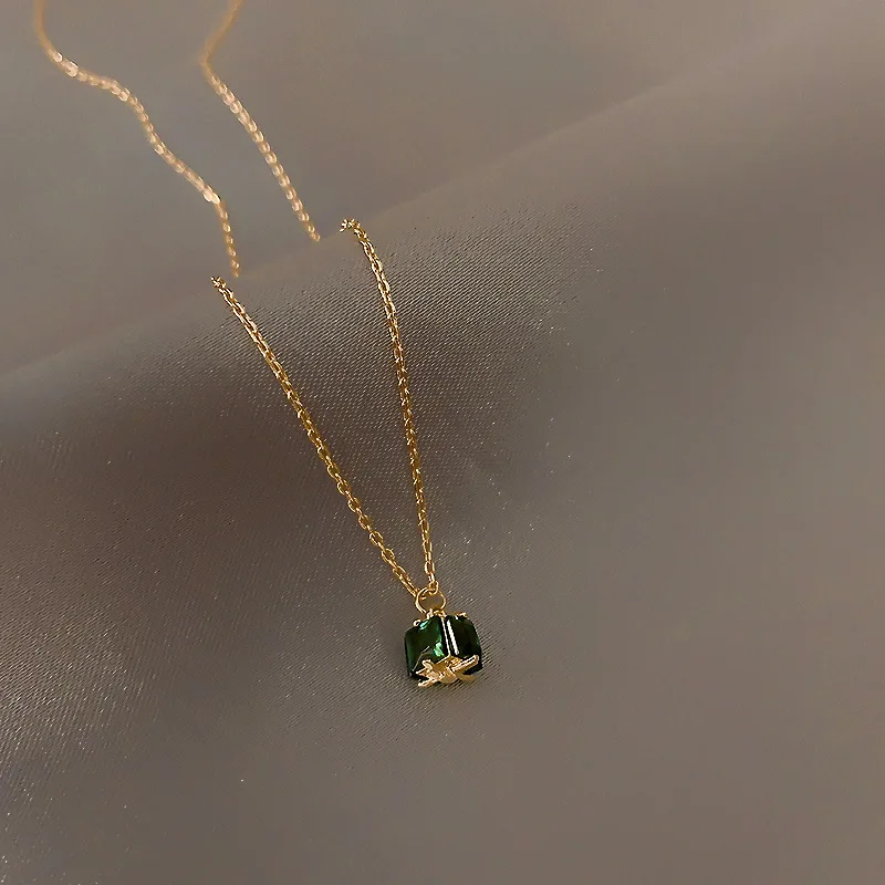 

2021 fashion trendy green diamond chain emerald pendant necklace