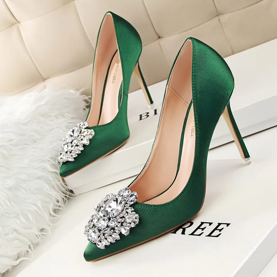 

Crystal Fashion Women Pumps Sexy Rhinestone Spike High Heels Party Silk Pointed Toe